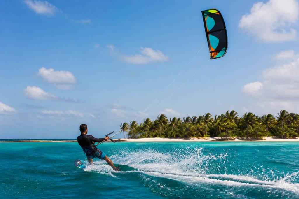 O que é kite surf: guia completo para entender o esporte inschak