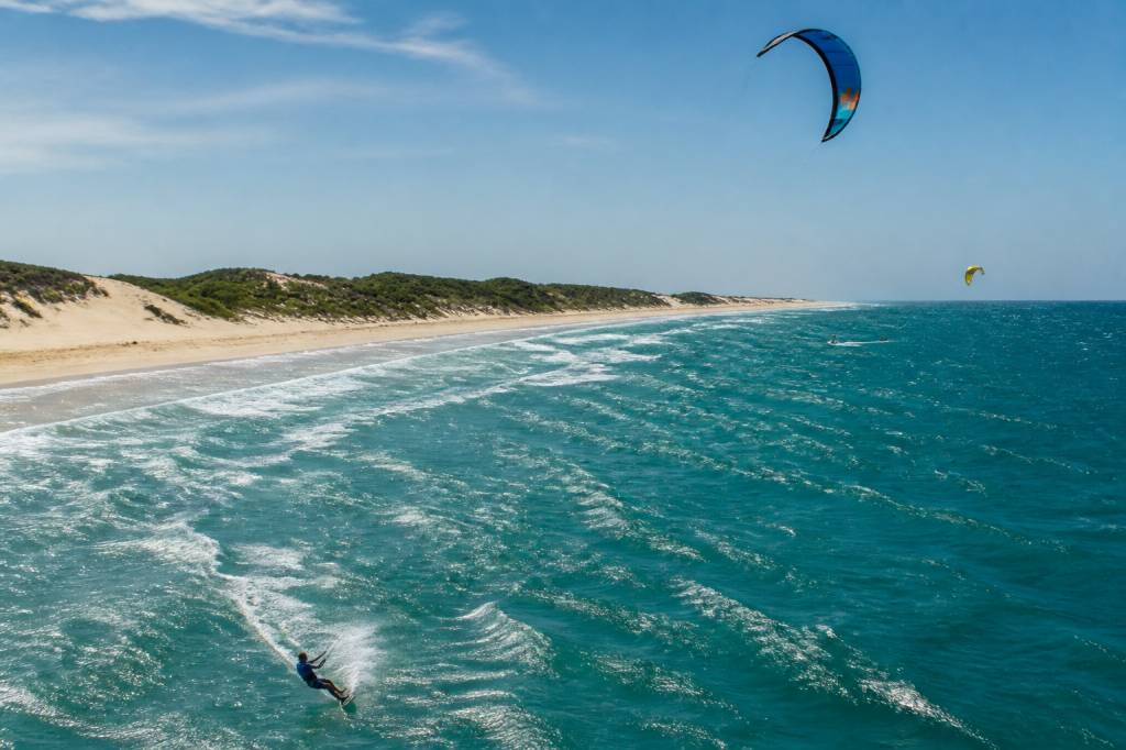 Downwind no Brasil: guia completo para uma aventura de kitesurf inesquecível